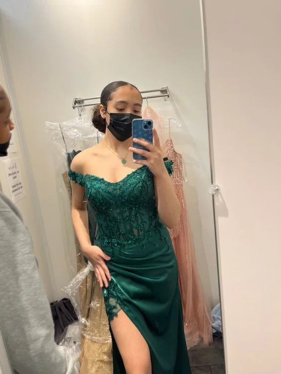 Season Finale Sale textured dressGreen Mermaid Off-Shoulder Applique Pleated Satin Long Prom Dress with Slit Y5813