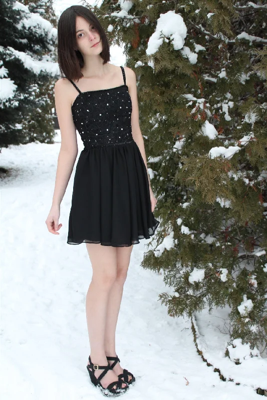 Savings Bonanza A-line Spaghetti Strap Knee Length Tulle Rhinestone Homecoming Dress Savings Bonanza A-line Spaghetti Strap Knee Length Tulle Rhinestone Homecoming Dress