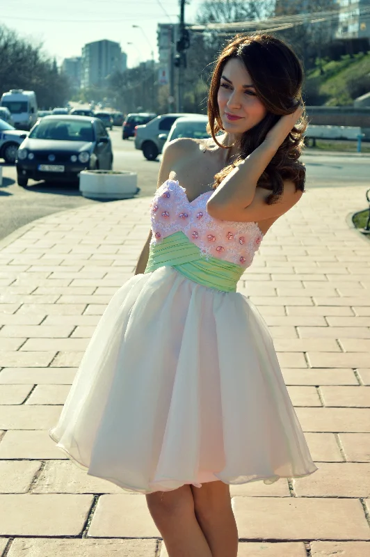 Price Rollback A-line Sweetheart Knee Length Tulle Beading Homecoming Dress