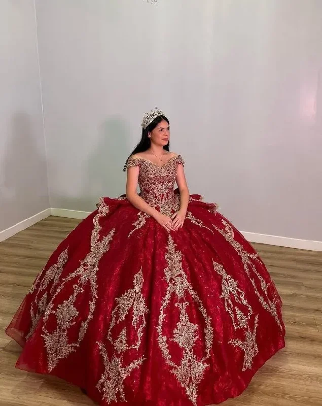 Sparkly Burgundy Princess Quinceanera Dresses Off Shoulder Ruffles Gold Applique Corset vestidos de 15 años quinceañeras 2024