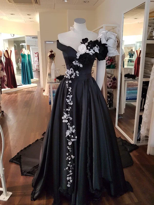 Huge Savings A-line dressCharming Black A-line Prom Dress With Flowers Y5763